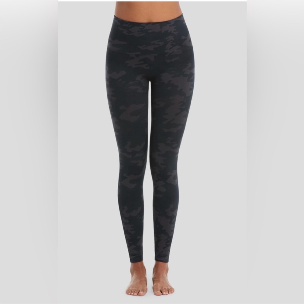 Spanx// Look at me now leggings black and gray camo size small